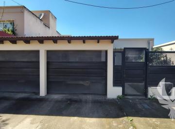 Casa · 230m² · 6 Ambientes · 2 Cocheras · Casa en Venta - Estacion Alvarado