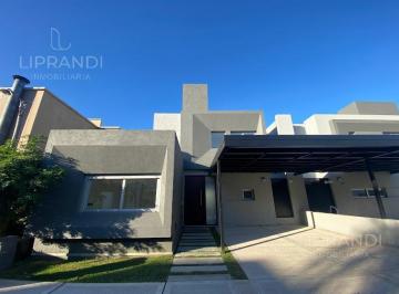 Casa · 157m² · 4 Ambientes · 2 Cocheras · Duplex - Expensas Bajas - Ambientes Luminosos - 3 Dorm. - 3 Baños