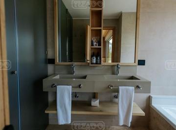 Casa · 240m² · 5 Ambientes · 1 Cochera · Casa en Venta en Tunuyan, Mendoza, Argentina
