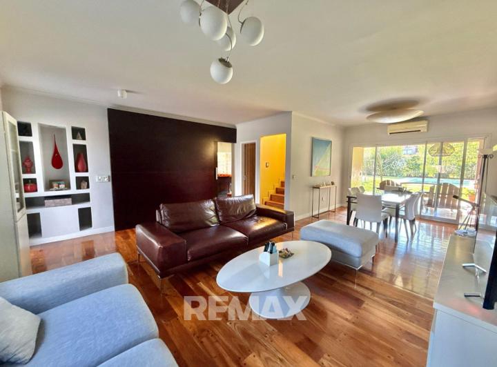 Casa · 140m² · 5 Ambientes · 2 Cocheras