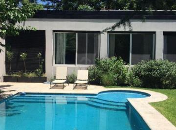 Casa · 250m² · 48 Ambientes · Casa en Alquiler Verano 2027 - 250 m m² - 4 Ambientes