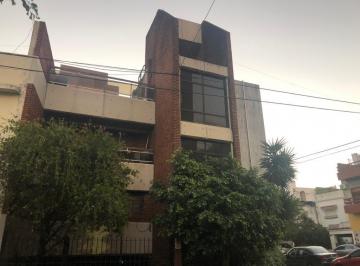 Casa · 312m² · 6 Ambientes · 1 Cochera · Casa - Parque Chacabuco