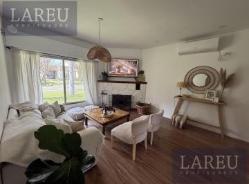 Casa · 211m² · 6 Ambientes · 2 Cocheras · Casa en Venta en Mapuche C. C, Pilar.