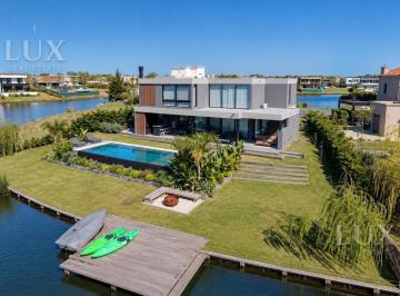 Casa · 253m² · 6 Ambientes · 4 Cocheras · Casa a La Laguna Marinas Puertos del Lago Escobar