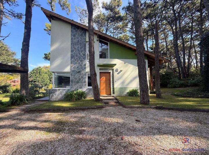 Casa · 159m² · 4 Ambientes · 1 Cochera