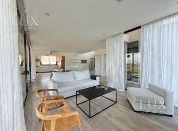Casa · 272m² · 6 Ambientes · 3 Cocheras · Casa en Alquiler Anual