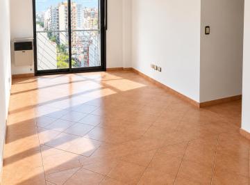 living · 4 Ambientes en Venta - Piso Alto, Balcón y Cochera Fija - Almagro