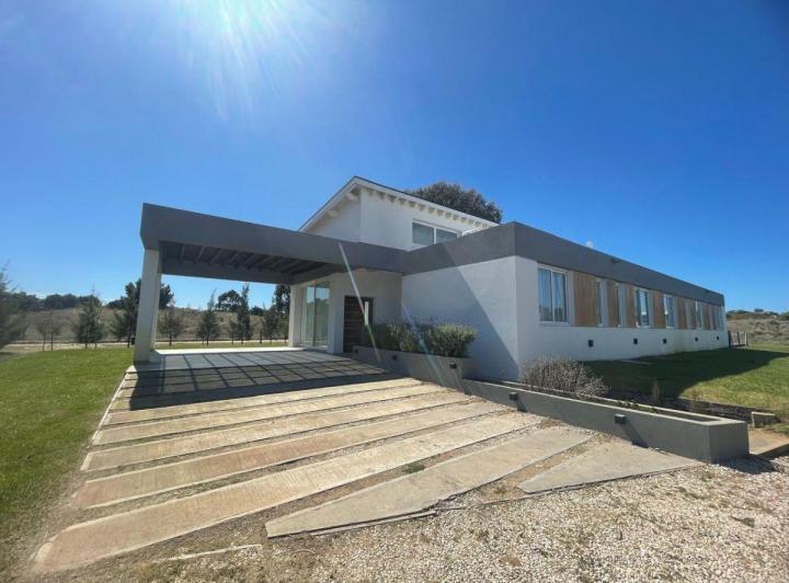 Casa · 223m² · 6 Ambientes · 1 Cochera