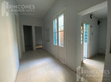 Casa · 200m² · 5 Ambientes · Casa de Dos Plantas Sobre Lote Propio — 251 m²