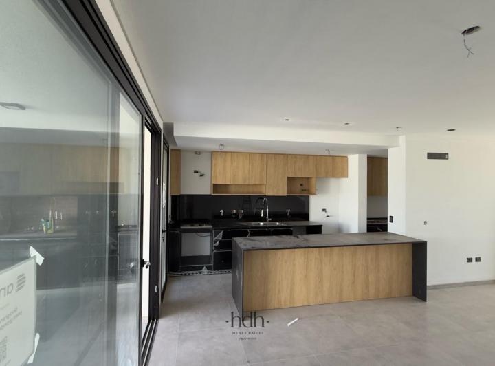 Casa · 164m² · 10 Ambientes · 2 Cocheras