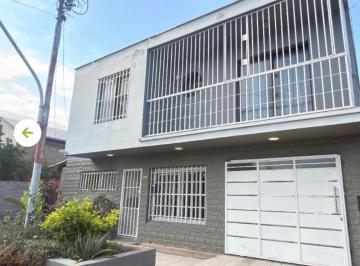 Casa · 216m² · 6 Ambientes · 1 Cochera · Casa en Rodeo de La Cruz