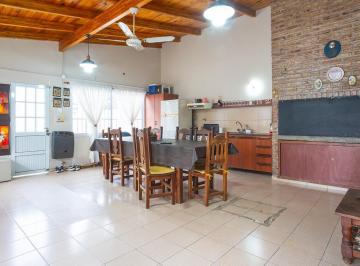 Casa · 95m² · 4 Ambientes · Venta/ Permuta - Casa de Dos Dorm., con Quincho y Jardín - Cañada de Gómez, Santa Fe