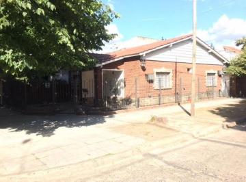 Casa de 3 ambientes, Almirante Brown · Chalet a 400 m de Plaza Brown