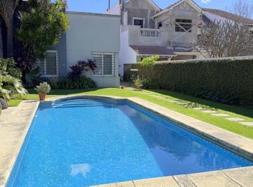 Casa de 7 ambientes, Lomas de Zamora · Acevedo 1200 - Banfield Oeste - Increíble Chalet 6 Ambientes con Parque y Pileta - Ubicación Única!
