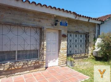 Casa · 94m² · 4 Ambientes · 1 Cochera · Casa en Venta - 3 Dorm. 1 Baño - Moreno