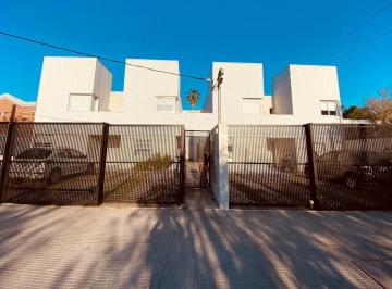 PH · 110m² · 4 Ambientes · 1 Cochera · PH 4 Ambientes en Alquiler en Ituzaingó