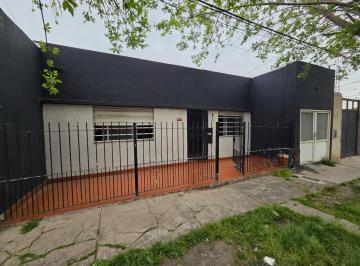 Casa · 79m² · 4 Ambientes · 1 Cochera · Casa en Venta 2 Hab. + Patio