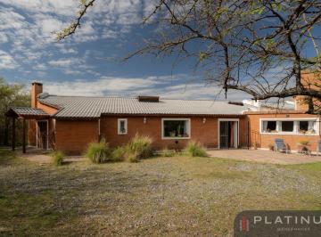 Casa · 376m² · 13 Ambientes · 6 Cocheras · Casa en Venta de 5 Dorm. con 3 Cocheras - Villa Allende Golf