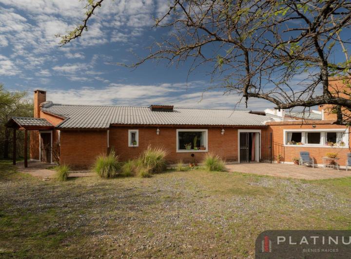 Casa · 376m² · 13 Ambientes · 6 Cocheras