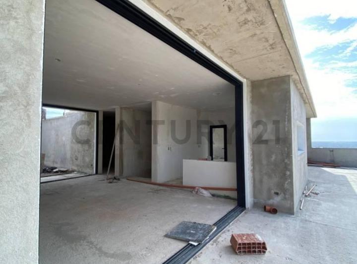 Casa · 280m² · 7 Ambientes · 4 Cocheras
