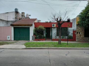 Casa · 83m² · 3 Ambientes · 3 Cocheras · Casa en Venta 2 Dorm. / Palomar Apta Credito