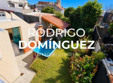 Casa · 109m² · 4 Ambientes · 1 Cochera · Casa Chalet en Venta en Lanús Oeste, Lanús, G. B. a. Zona Sur