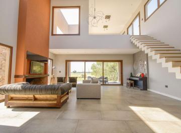 Casa · 384m² · 6 Ambientes · 2 Cocheras · Casa Venta Fincas San Vicente 5 Ambientes Financia