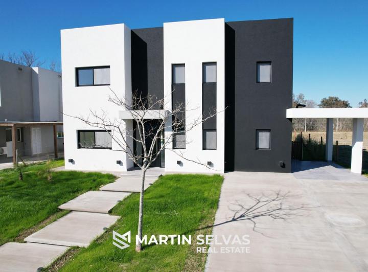 Casa · 225m² · 6 Ambientes · 2 Cocheras