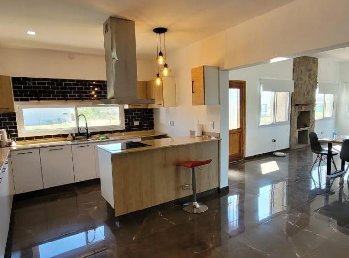 Casa · 180m² · 5 Ambientes · 1 Cochera