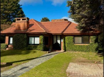 Casa · 200m² · 4 Ambientes · 2 Cocheras · Alquier de Propiedad en Country El Paraiso