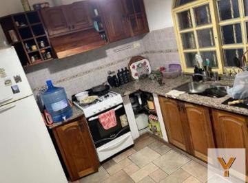 Casa · 246m² · 4 Ambientes · 2 Cocheras · Casa en Venta - 3 Dorm. 2 Baños - Córdoba