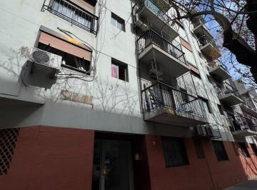 Departamento de 2 ambientes, Monte Castro · Departamento Dos Ambientes Al Frente con Balcon