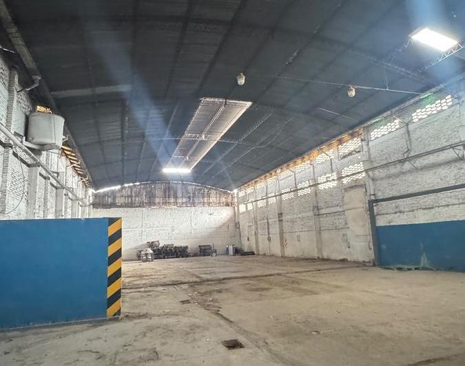 Local comercial · 896m²
