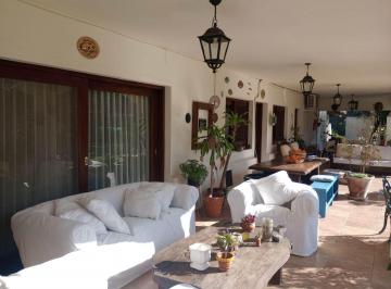 Casa · 614m² · 7 Ambientes · 4 Cocheras · Venta Casa Club de Campo Armenia Pilar