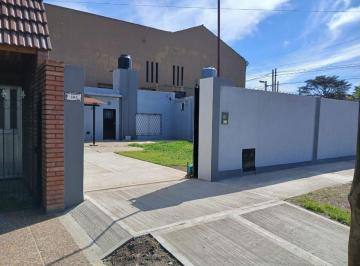 Casa de 2 ambientes, Lomas de Zamora · Casa con 1 Dormitorio y Jardín en Llavallol