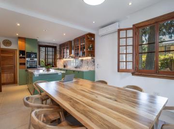 Casa · 295m² · 4 Ambientes · 1 Cochera · Casa en Venta 3 Dorm. La Florida Piscina