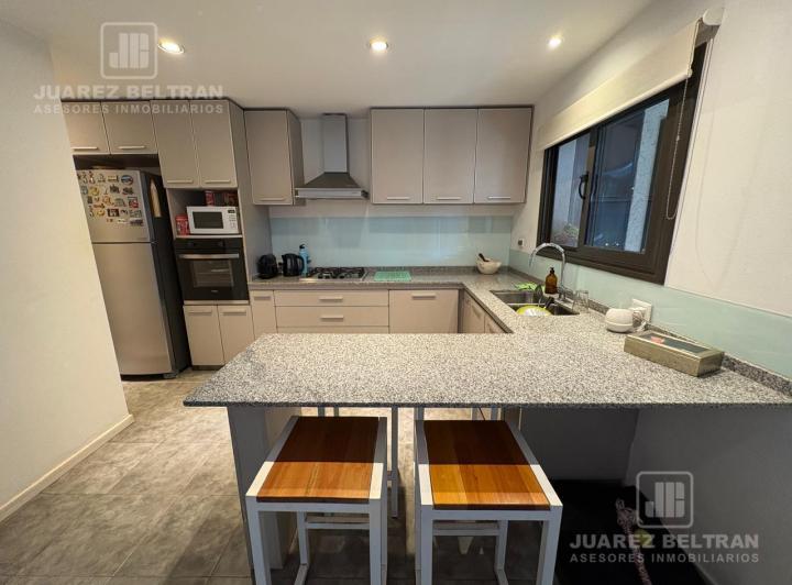 Casa · 144m² · 4 Ambientes · 2 Cocheras
