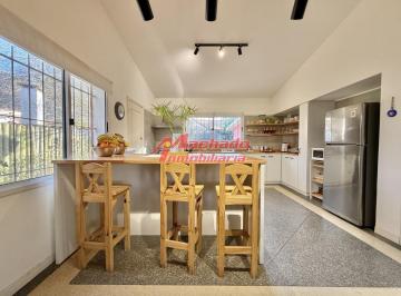 Foto1 · Oportunidad Casa en Playa Mansa en 4 Dorm. Zona con Potencial Comercial