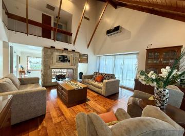 Casa · 335m² · 11 Ambientes · 4 Cocheras · Casa en Venta en Castelar