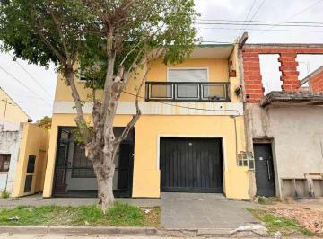 PH · 186m² · 4 Ambientes · 1 Cochera · Alquiler Casa Bernal