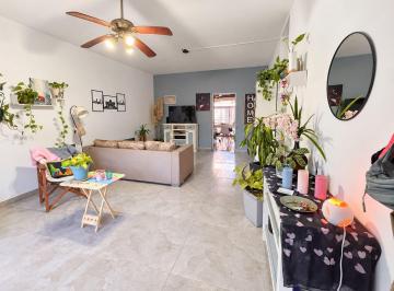 Casa · 141m² · 4 Ambientes · 1 Cochera · Venta Casa 4 Amb con Garage y Patio Impecable