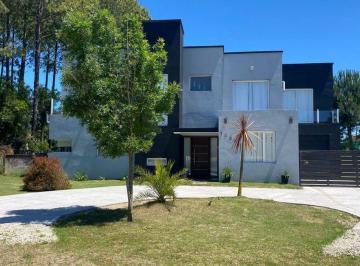 Casa · 240m² · 7 Ambientes · 1 Cochera · Casa Alquiler Pinamar Piscina Temporada Verano