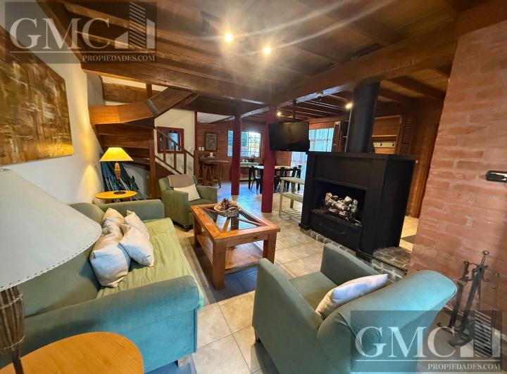 Casa · 200m² · 4 Ambientes · 1 Cochera