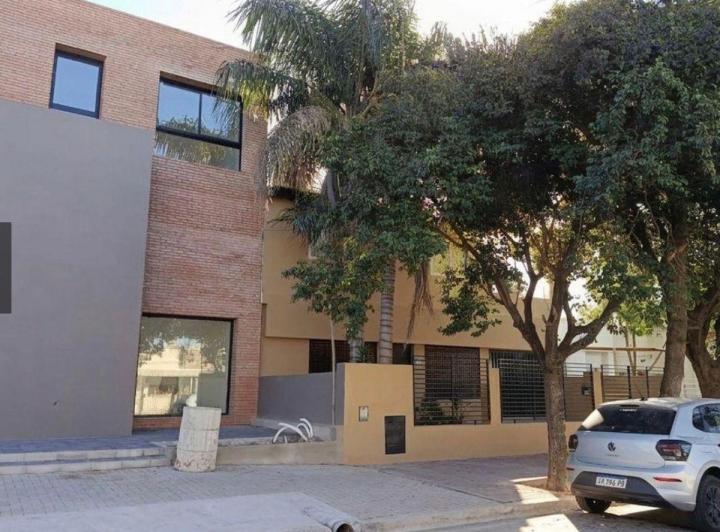 Casa · 150m² · 10 Ambientes · 1 Cochera