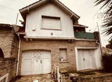 Casa · 262m² · 6 Ambientes · 1 Cochera · Venta Chalet Ideal Uso Profesional en Guemes