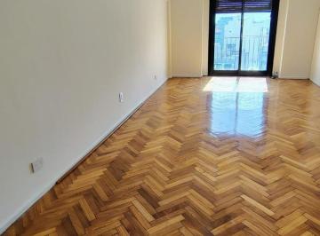 Departamento · 90m² · 4 Ambientes · Departamento en Alquiler en Espectacular Ubicación!