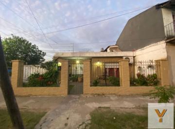 Casa · 114m² · 5 Ambientes · 2 Cocheras · Casa en Venta - 4 Dorm. 2 Baños - Merlo