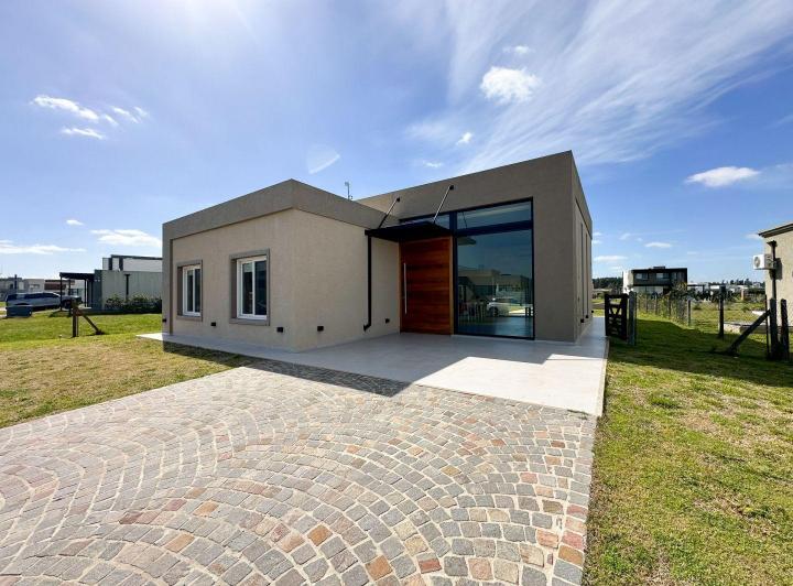 Casa · 123m² · 4 Ambientes · 1 Cochera