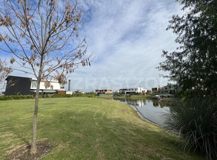 Terreno · 1095m²