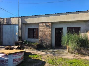 Casa · 180m² · 3 Ambientes · 5 Cocheras · Casa de Tres Ambientes en Lujan